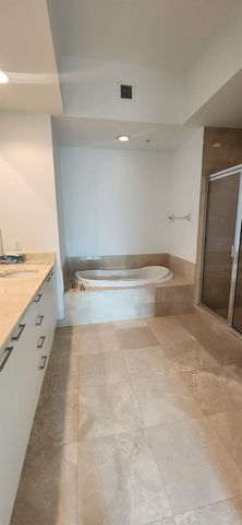 15051 Royal Oaks Ln 106, North Miami, FL 33181