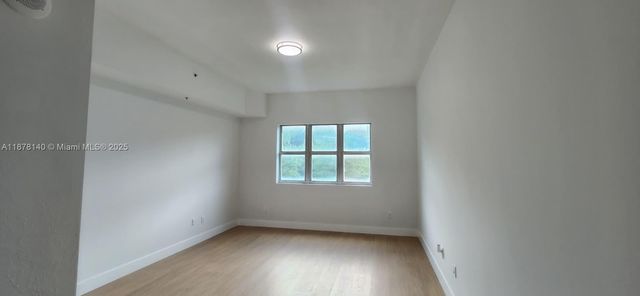 15051 Royal Oaks Ln 106, North Miami, FL 33181