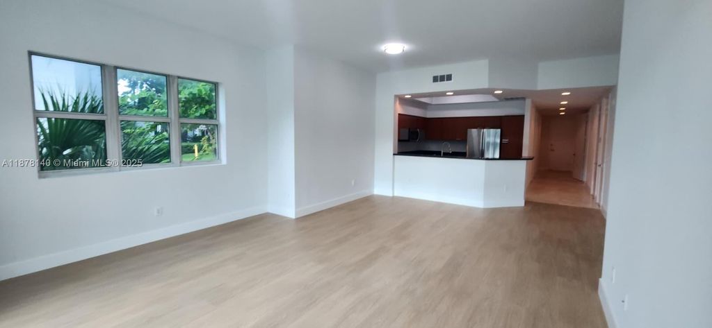 15051 Royal Oaks Ln 106, North Miami, FL 33181