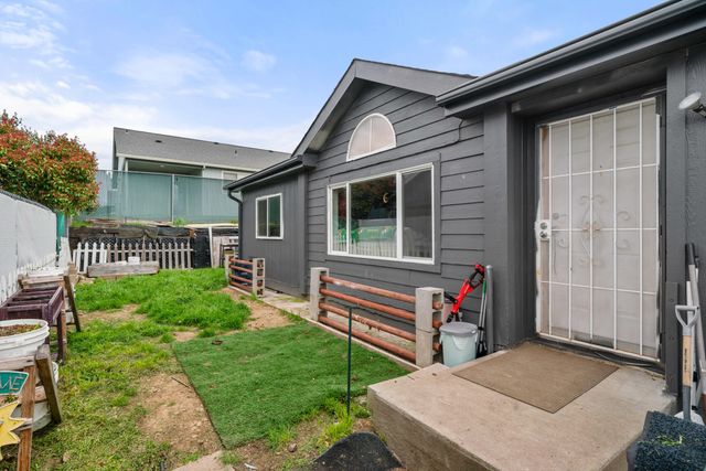 2311 Lara Lane, Central Point, OR 97502