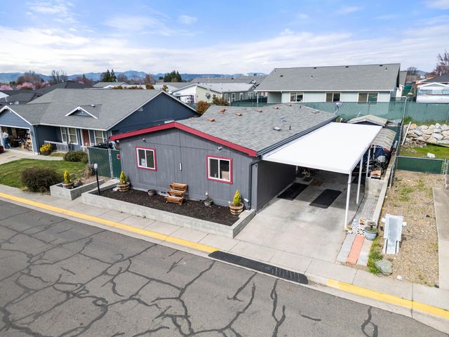 2311 Lara Lane, Central Point, OR 97502