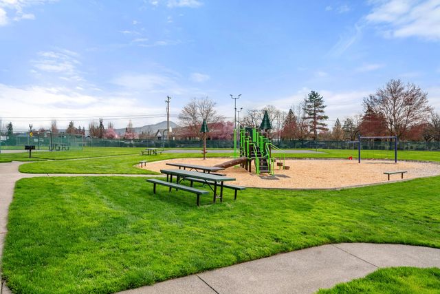 2311 Lara Lane, Central Point, OR 97502