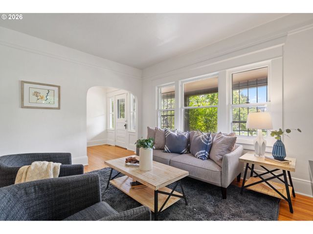6635 Ne MALLORY Ave, Portland, OR 97211