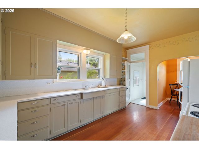 6635 Ne MALLORY Ave, Portland, OR 97211