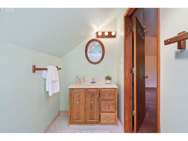 6635 Ne MALLORY Ave, Portland, OR 97211