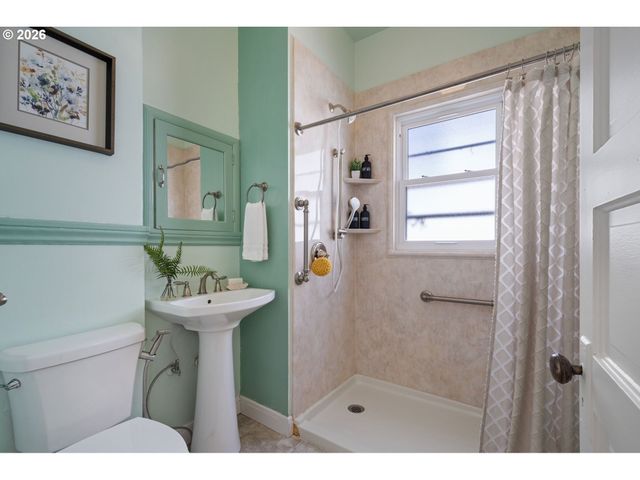 6635 Ne MALLORY Ave, Portland, OR 97211