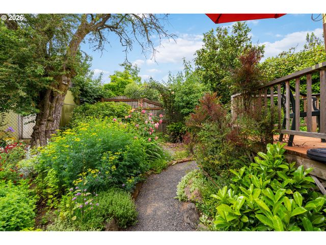 6635 Ne MALLORY Ave, Portland, OR 97211