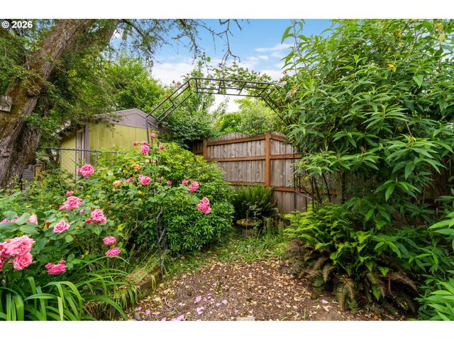 6635 Ne MALLORY Ave, Portland, OR 97211