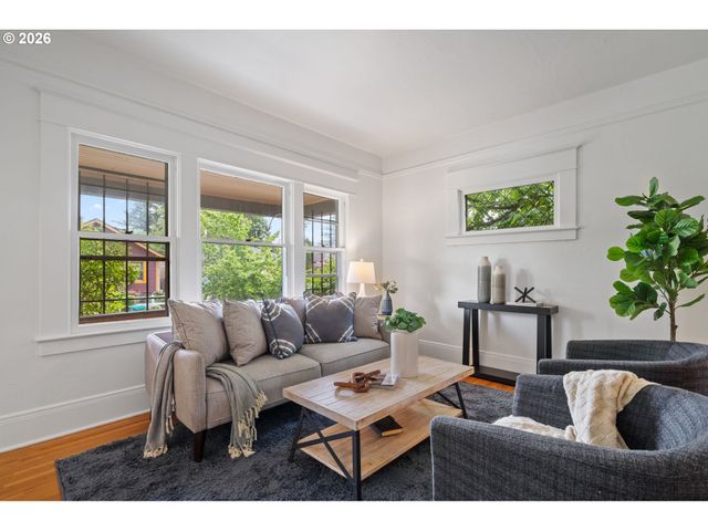 6635 Ne MALLORY Ave, Portland, OR 97211