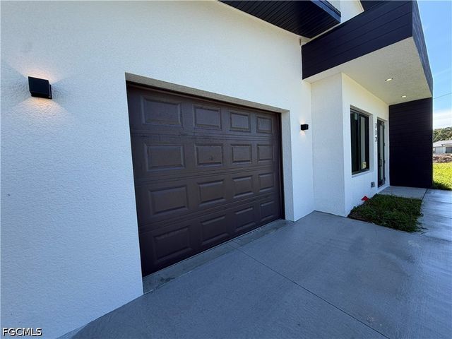 712 Bumby ST E, Lehigh Acres, FL 33974