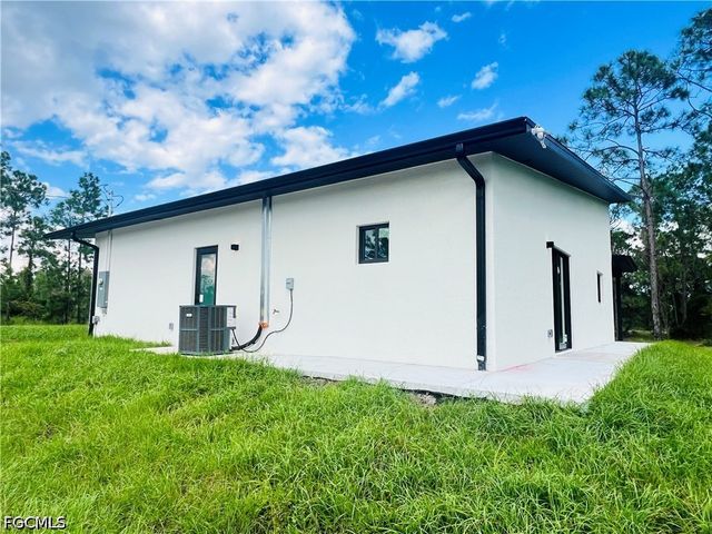 712 Bumby ST E, Lehigh Acres, FL 33974
