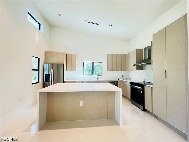 712 Bumby ST E, Lehigh Acres, FL 33974