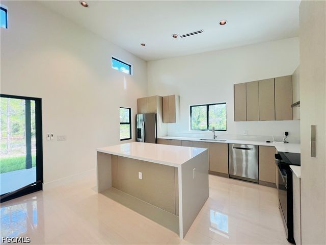 712 Bumby ST E, Lehigh Acres, FL 33974