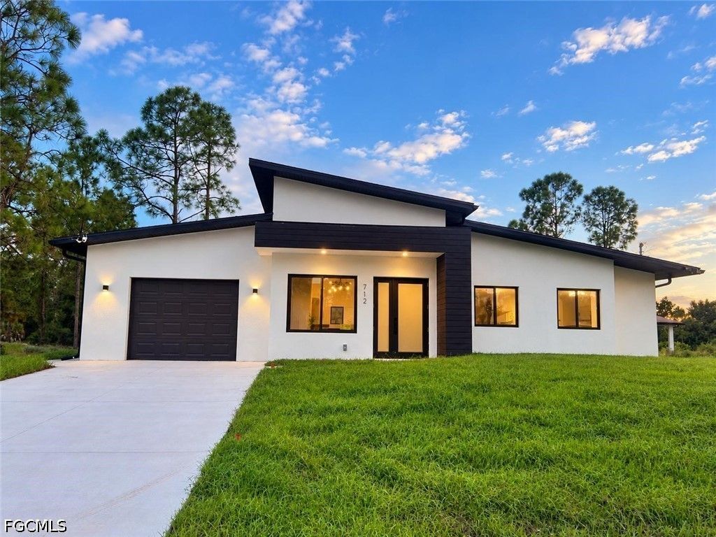 712 Bumby ST E, Lehigh Acres, FL 33974