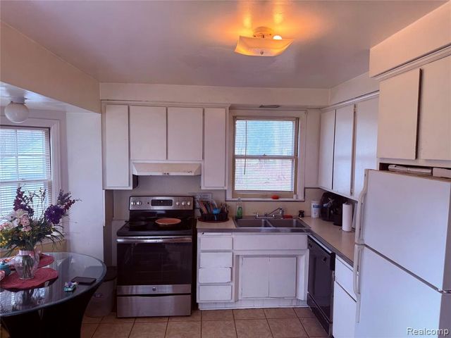 18485 Salem Street, Detroit, MI 48219