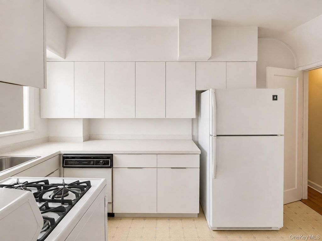 144-43 77th Avenue, Kew Garden Hills, NY 11367 — photo 4