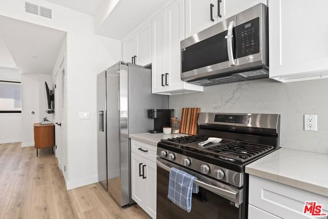 14665 W Sara Lane, Panorama City, CA 91402