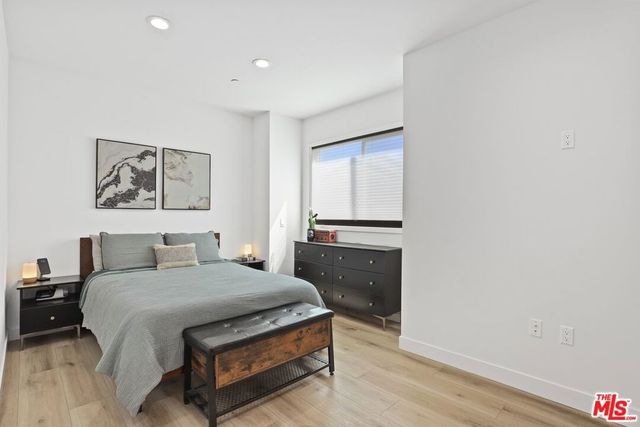 14665 W Sara Lane, Panorama City, CA 91402