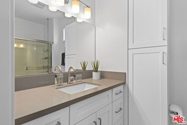 14665 W Sara Lane, Panorama City, CA 91402