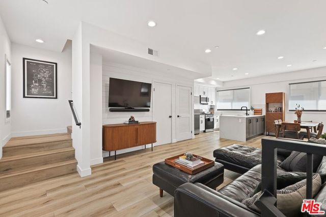 14665 W Sara Lane, Panorama City, CA 91402