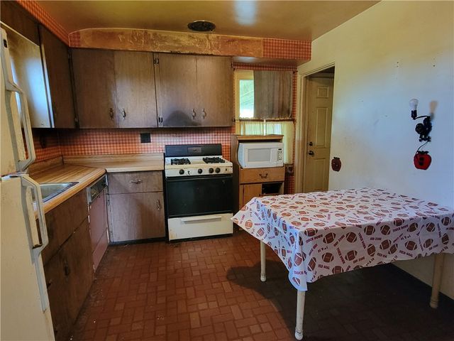 421 Hays Rd, Peters Twp, PA 15367