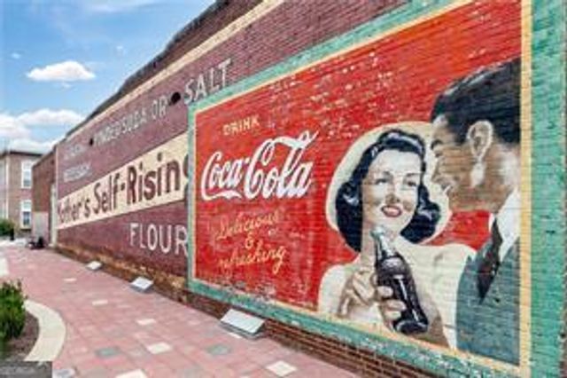 329 Cavalier Lane SE, Acworth, GA 30102