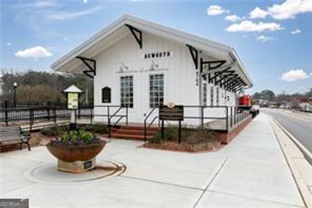 329 Cavalier Lane SE, Acworth, GA 30102