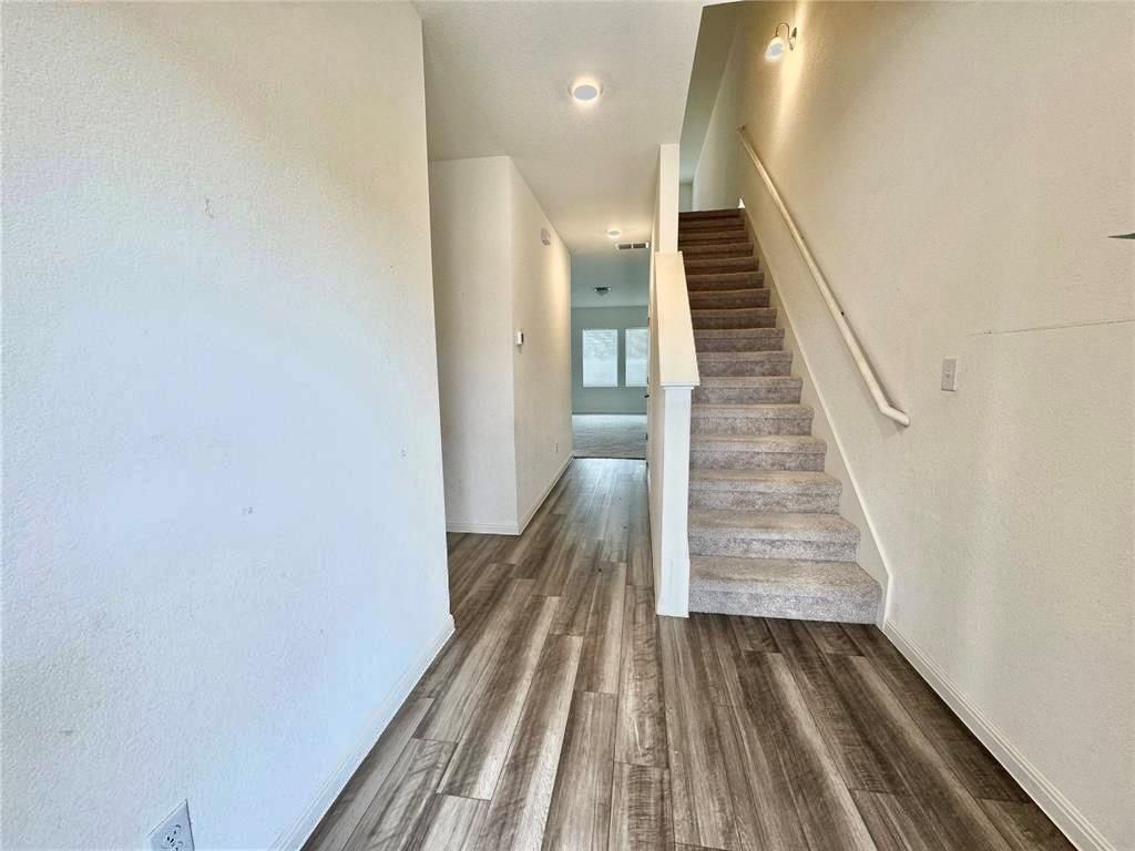 102 Gemsbok RD, Hutto, TX 78634