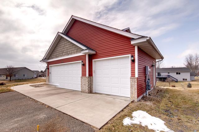 502 Springwheat Drive, Dundas, MN 55019