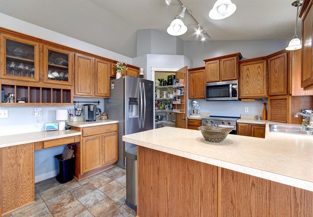 502 Springwheat Drive, Dundas, MN 55019