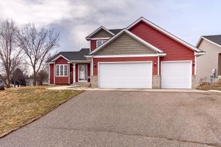 502 Springwheat Drive, Dundas, MN 55019