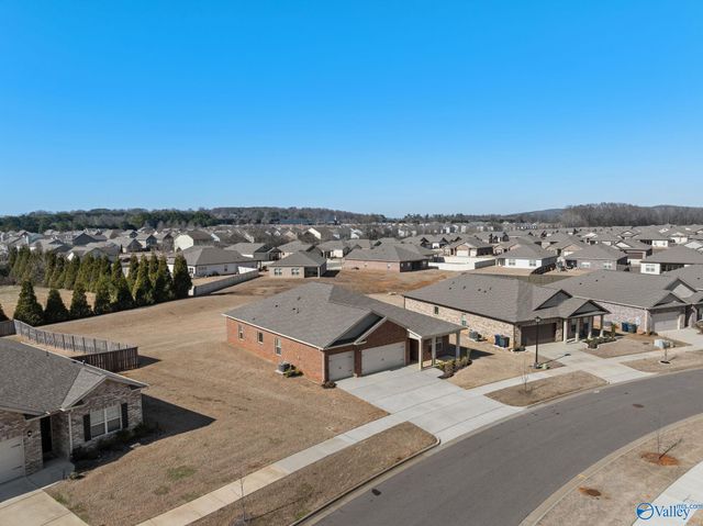 6608 Shearleaf Road NW, Huntsville, AL 35806