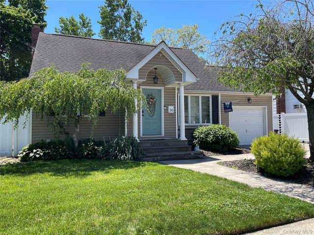 36 34th Street, Copiague, NY 11726