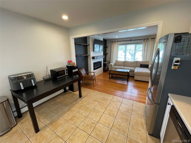 36 34th Street, Copiague, NY 11726