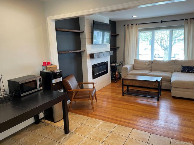 36 34th Street, Copiague, NY 11726