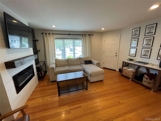 36 34th Street, Copiague, NY 11726