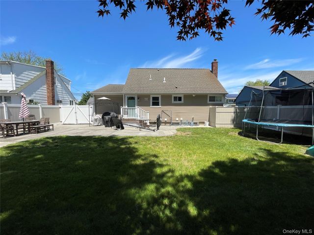 36 34th Street, Copiague, NY 11726