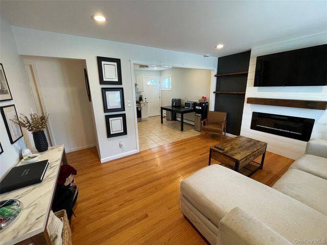 36 34th Street, Copiague, NY 11726
