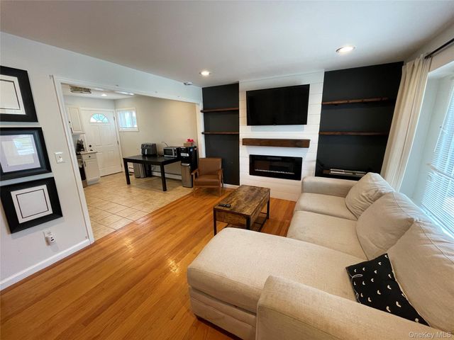 36 34th Street, Copiague, NY 11726
