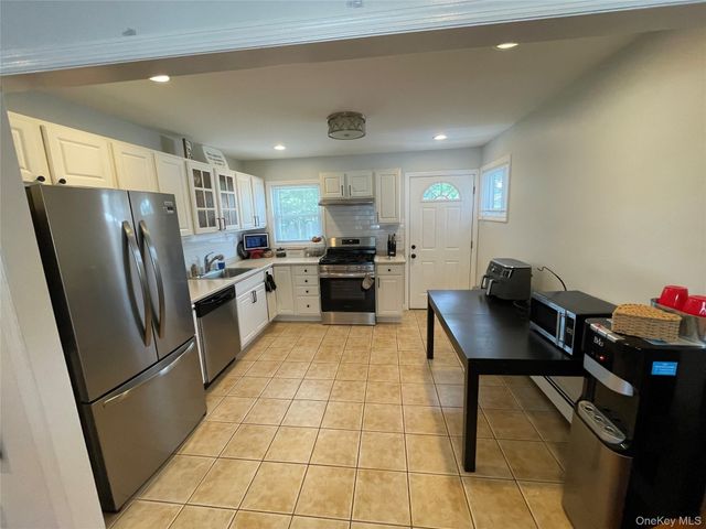 36 34th Street, Copiague, NY 11726