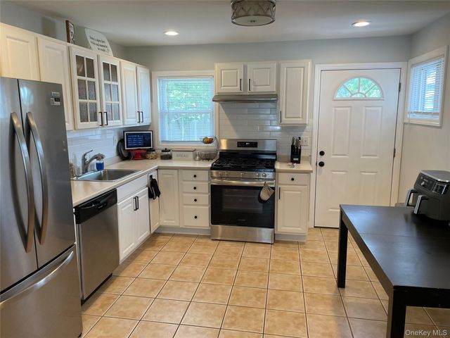 36 34th Street, Copiague, NY 11726