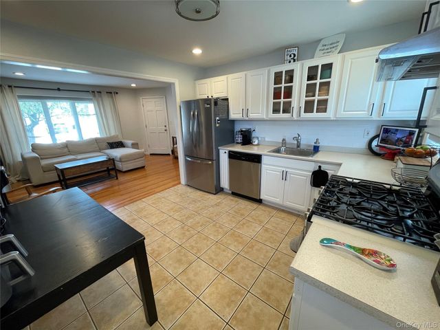 36 34th Street, Copiague, NY 11726