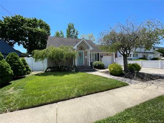 36 34th Street, Copiague, NY 11726