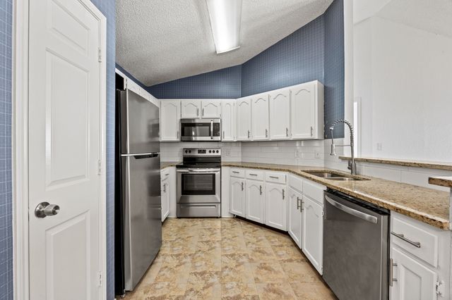 2713 Harvest Lake Drive, Irving, TX 75060