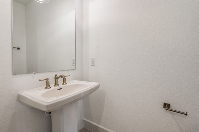 8813 Creekhollow Court, Mckinney, TX 75071