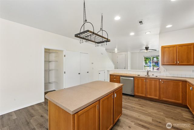 7625 Rushmore Way NE, Lacey, WA 98516