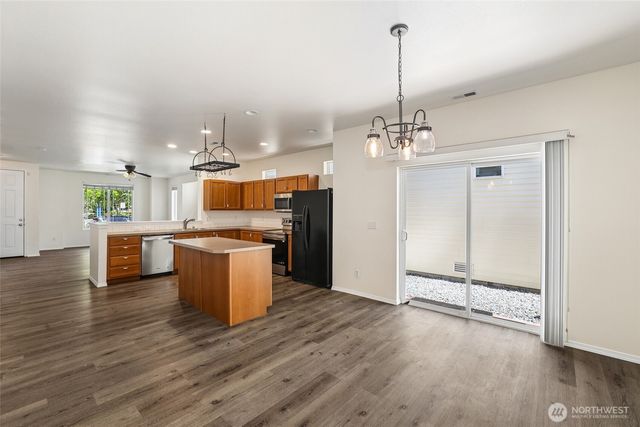 7625 Rushmore Way NE, Lacey, WA 98516