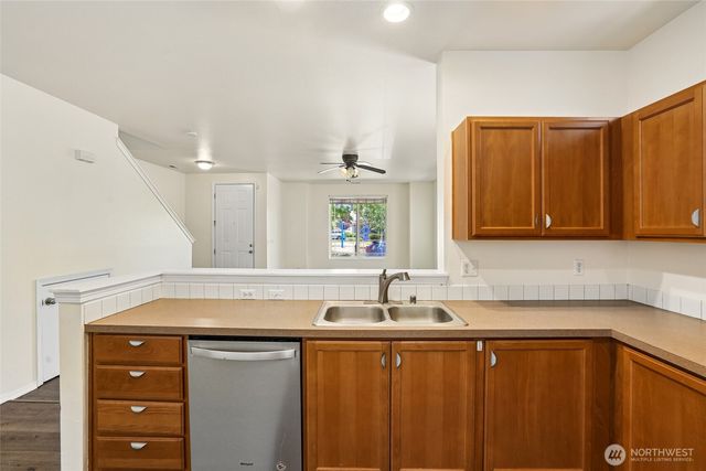 7625 Rushmore Way NE, Lacey, WA 98516