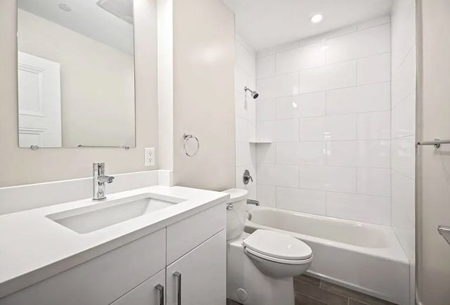 425 Lagrange St 210, Boston, MA 02132