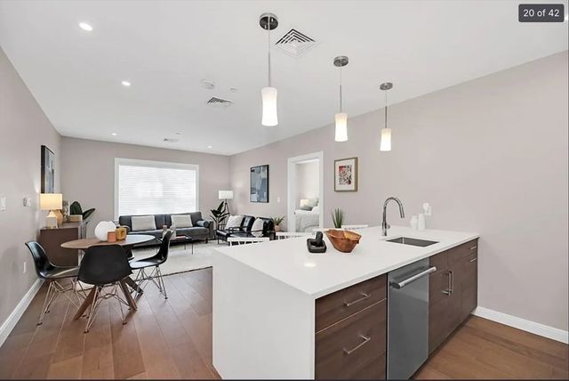 425 Lagrange St 210, Boston, MA 02132
